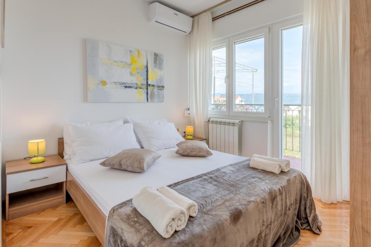 Apartments By The Sea Slatine, Ciovo - 11047 Exterior photo